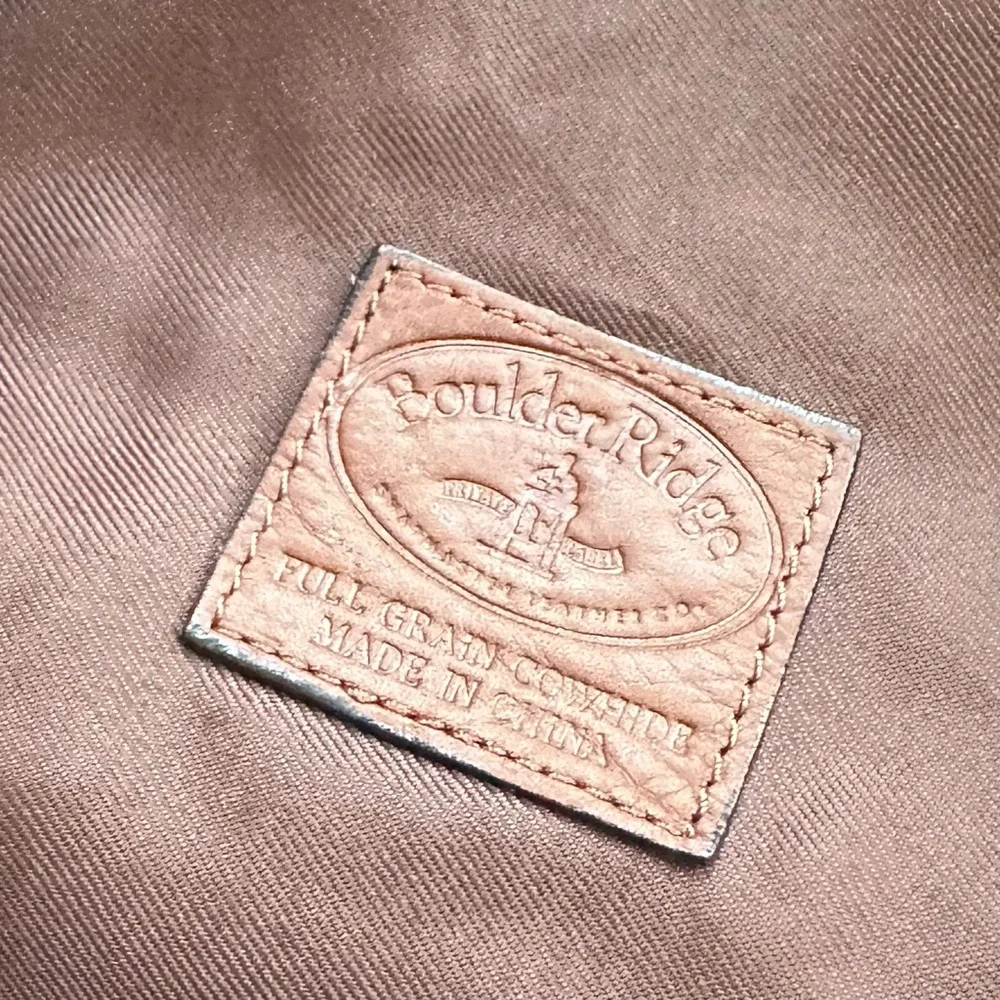 Boulder Ridge leather garment bag